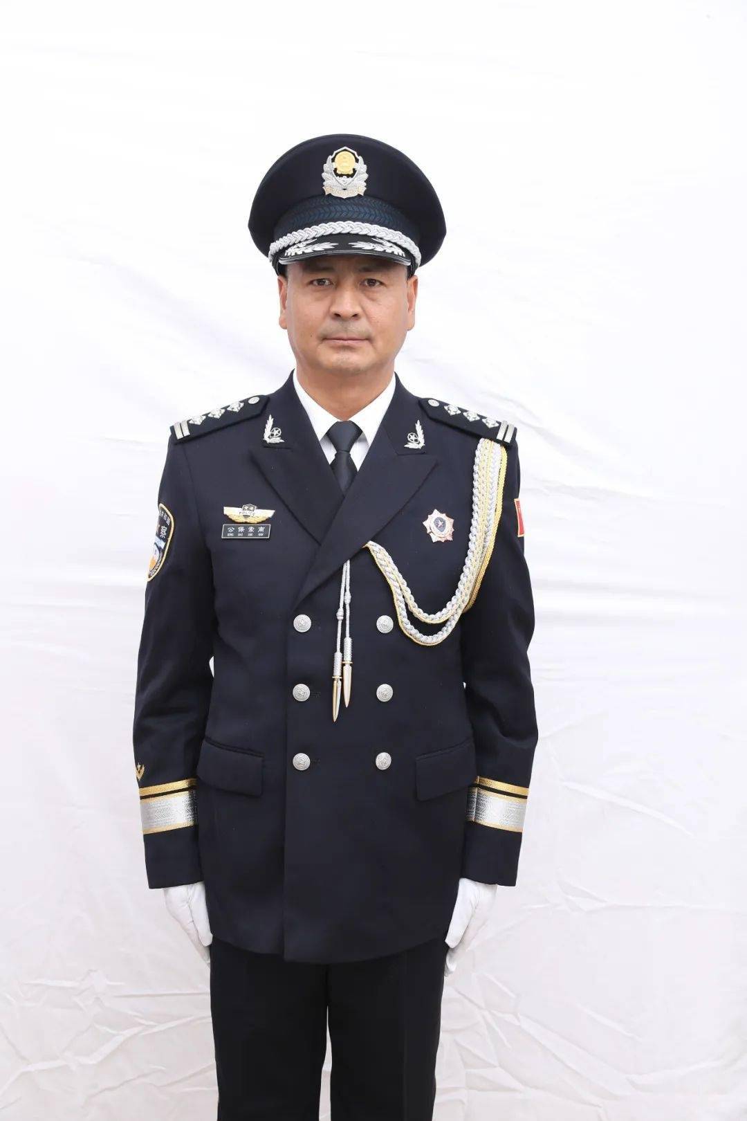 警察新制服，展现新时代风貌与功能性的和谐统一